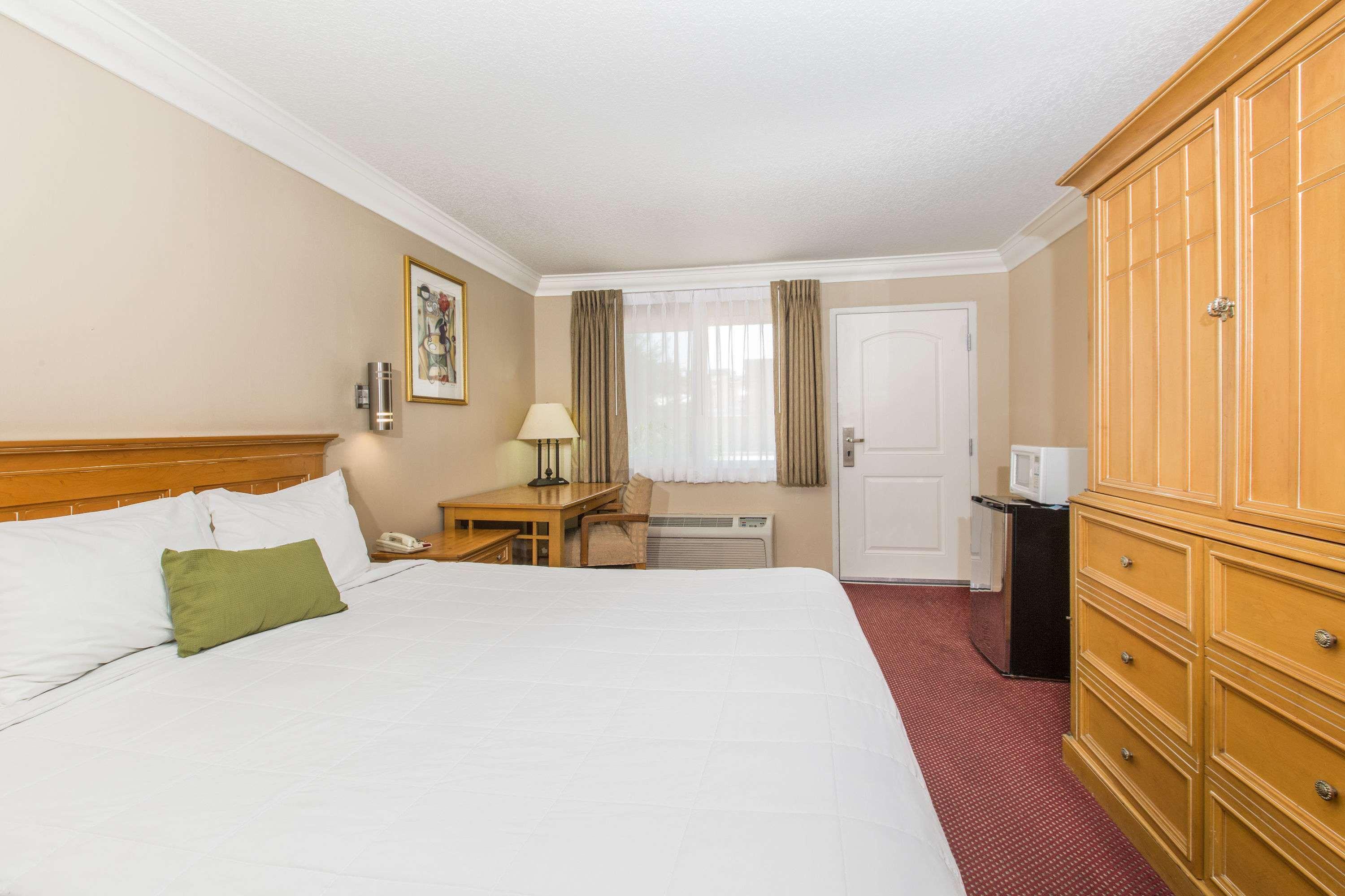 Days Inn By Wyndham Near City Of Hope Duarte Экстерьер фото