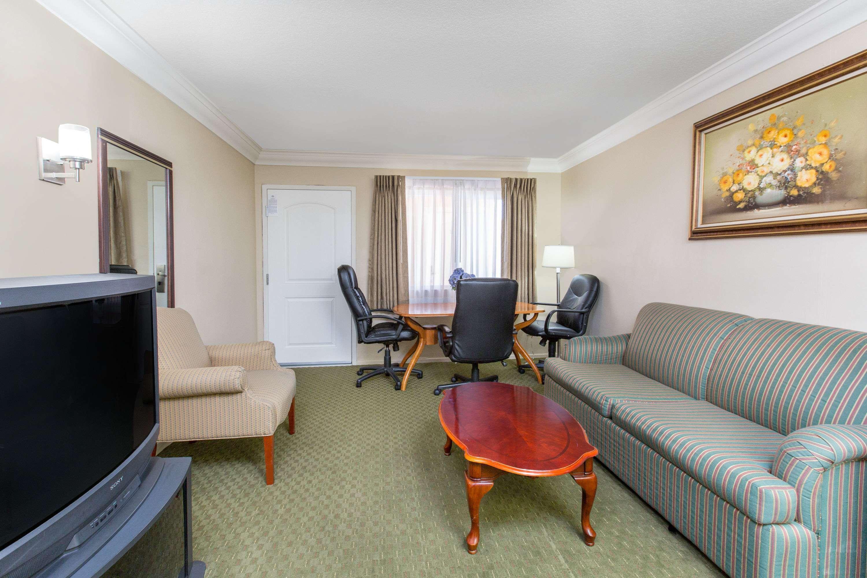 Days Inn By Wyndham Near City Of Hope Duarte Экстерьер фото