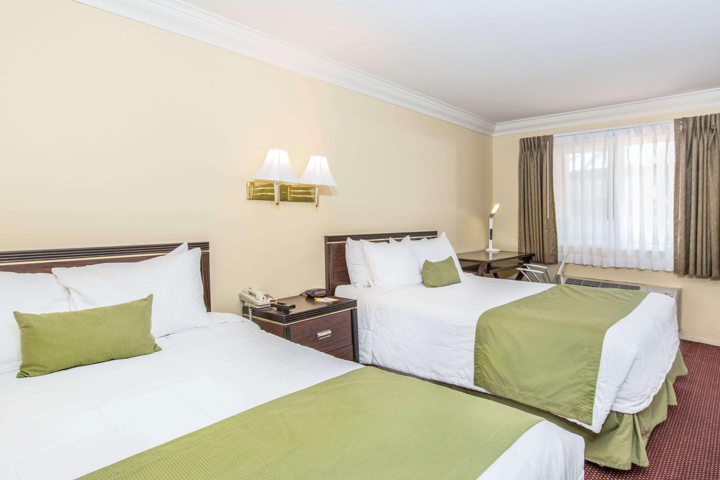 Days Inn By Wyndham Near City Of Hope Duarte Экстерьер фото