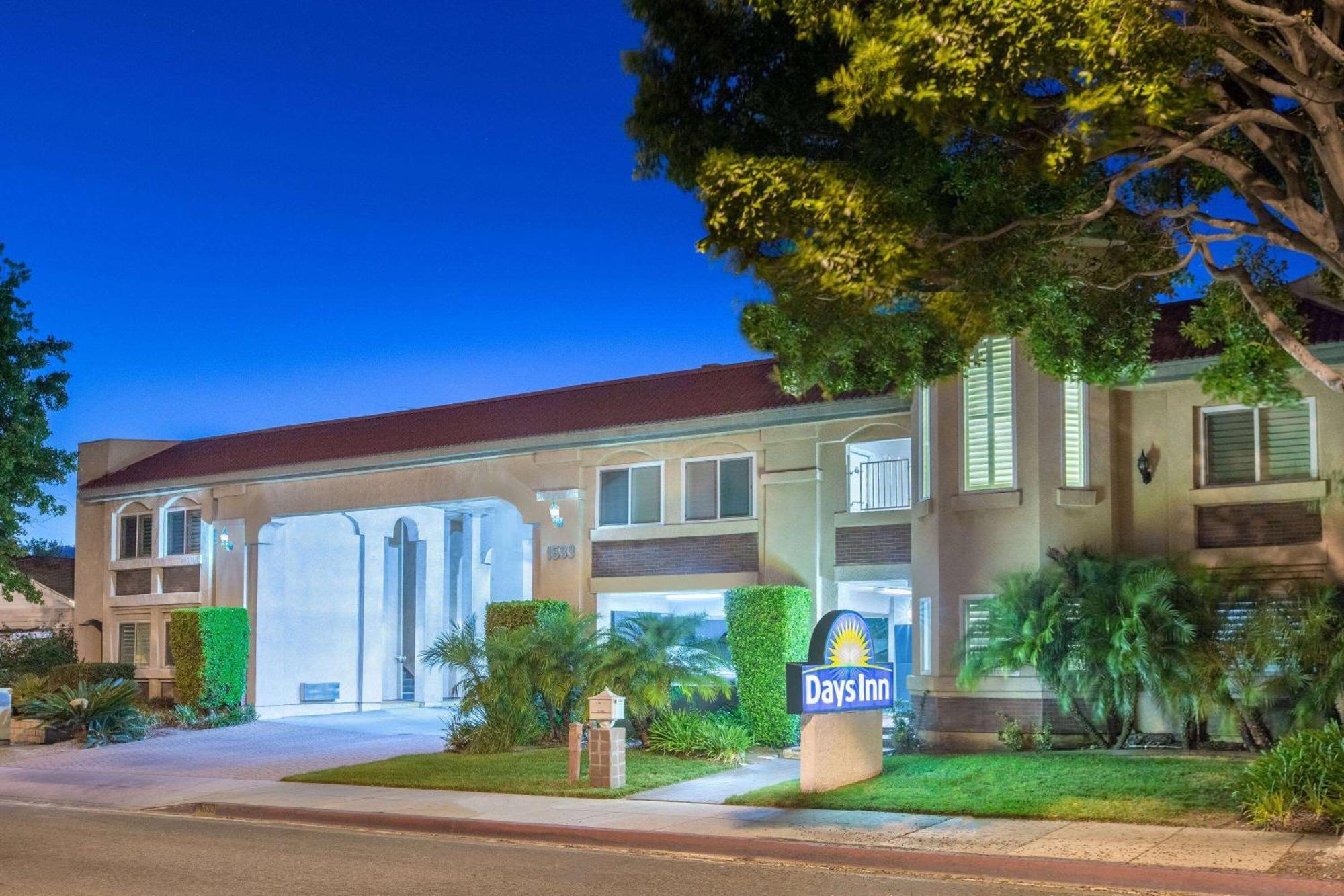 Days Inn By Wyndham Near City Of Hope Duarte Экстерьер фото