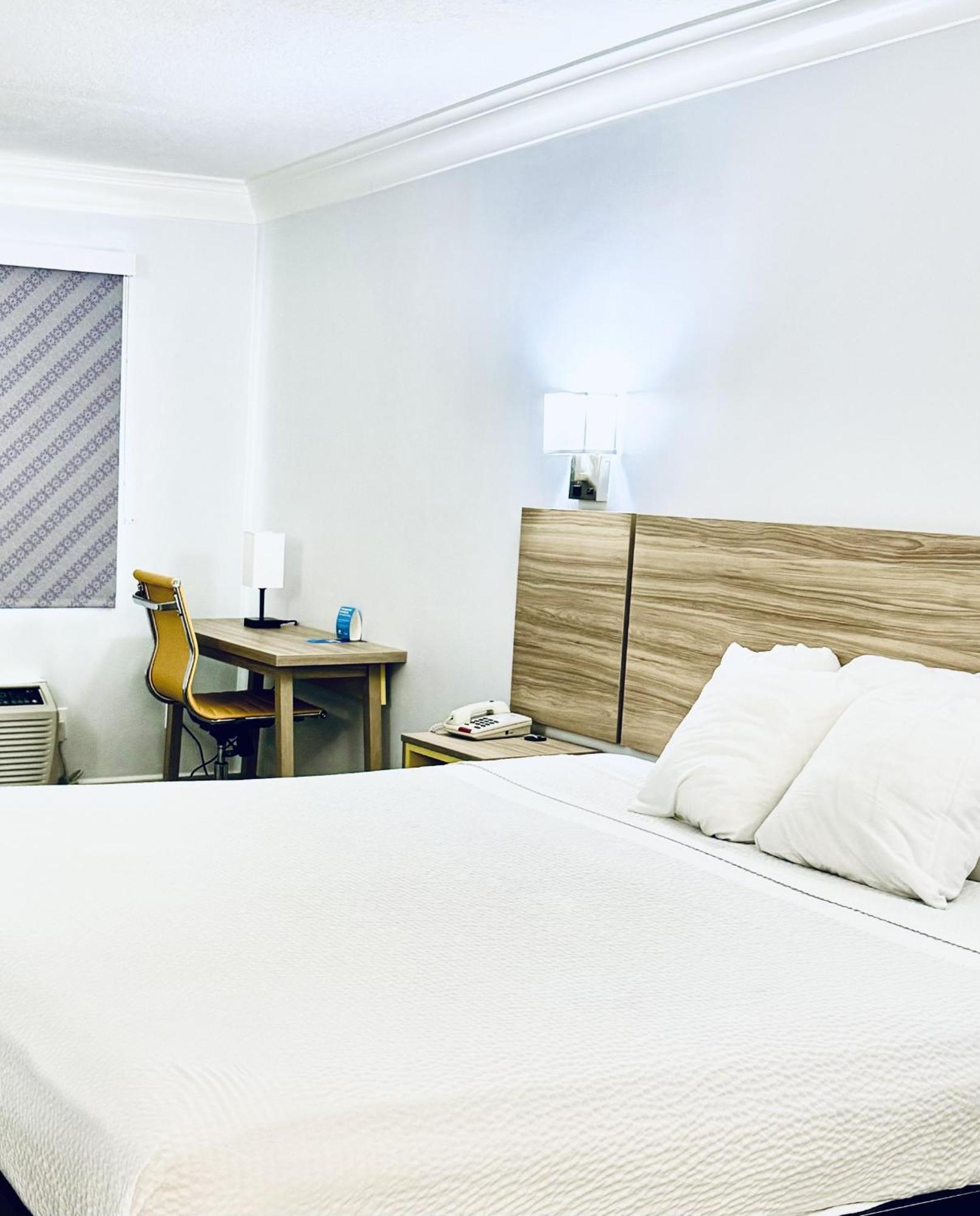 Days Inn By Wyndham Near City Of Hope Duarte Экстерьер фото