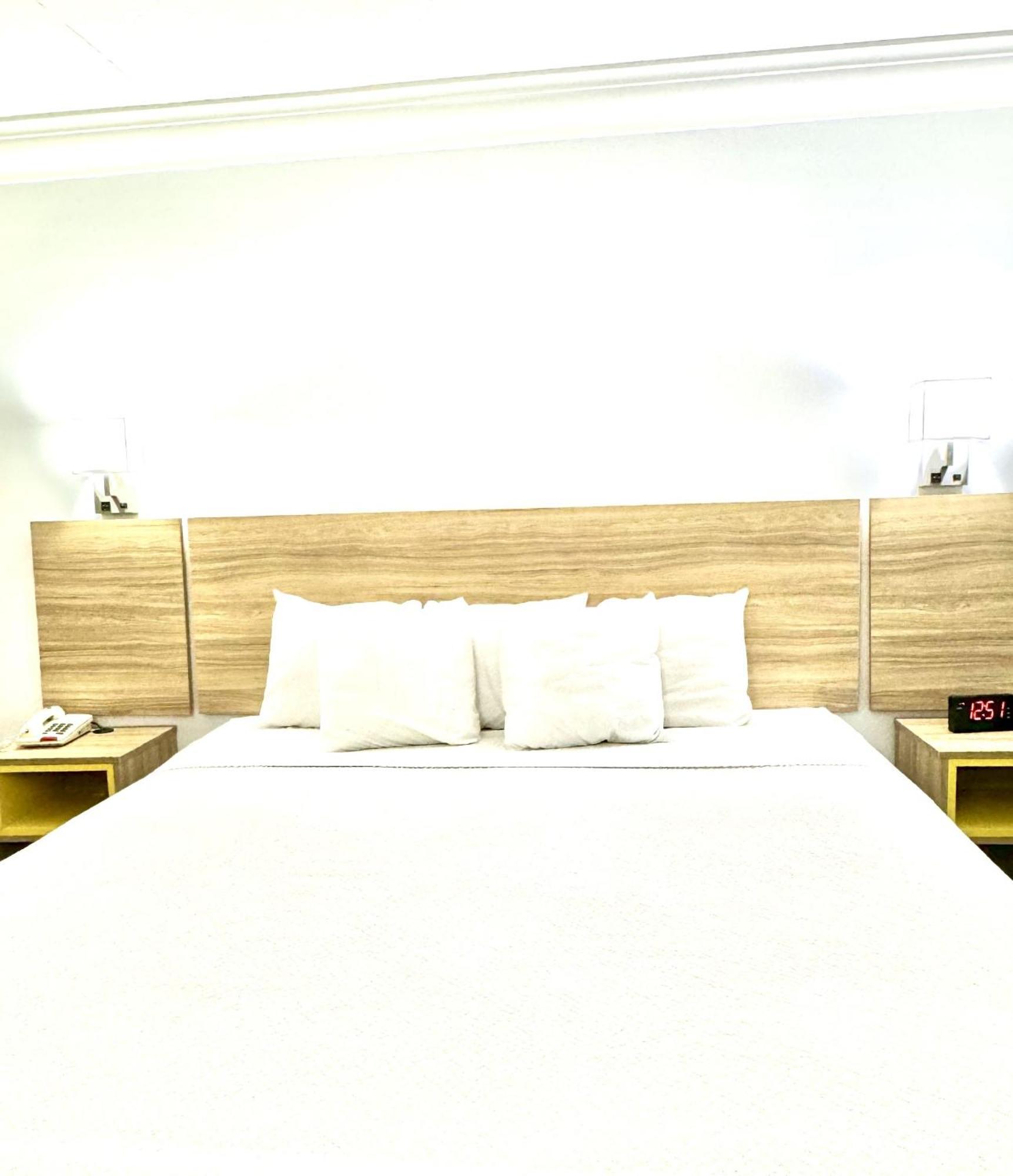 Days Inn By Wyndham Near City Of Hope Duarte Экстерьер фото